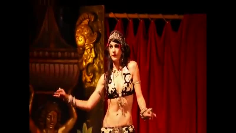 Zoe Jakes Solo Le Serpent Rouge