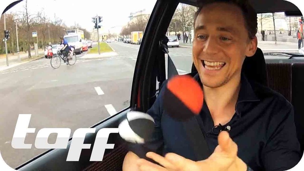 Tom Hiddleston Bonus Scenes Jonglieren Juggling in Berlin Stars In Cars,