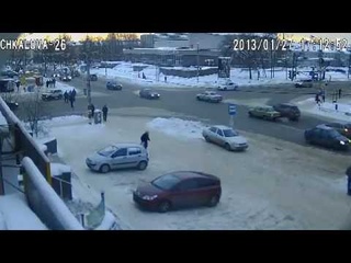 Так проезжать перекресток не надо!