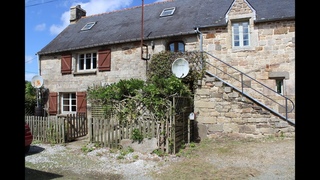 Charming French stone cottage with courtyard - €69,500