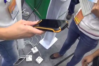 разбили 2 телефона в магазине