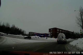 Проехал на красный.