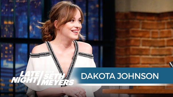 Dakota Johnsons Wardrobe Malfunction at the Peoples Choice Awards Late Night with Seth