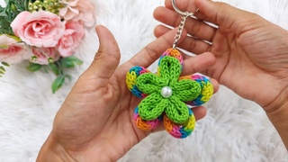 Chaveiro de Flor de Tricotin em croch
