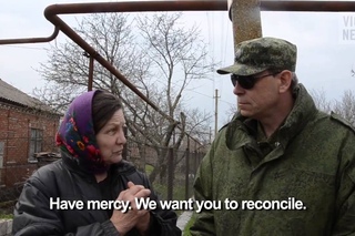 Бабушка сказала всю правду боевикам ДНР