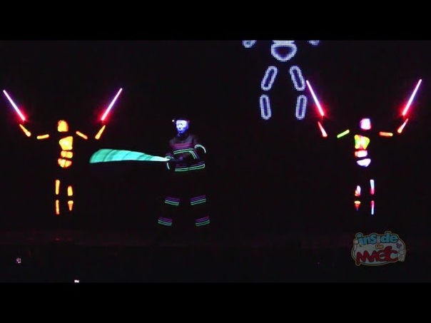 Blue Man Group texting parody in new show at Universal