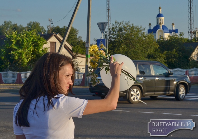 Женщины Жабинки вышли второй вечер подряд на улицу Женщины Жабинки вышли второй вечер подряд на улицу