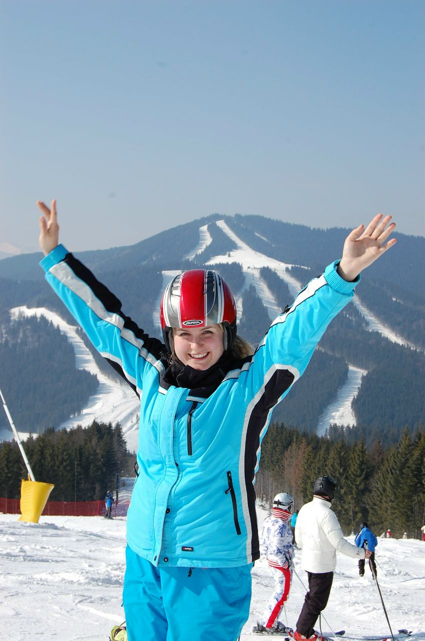 Оля Білоган | Пустомыты