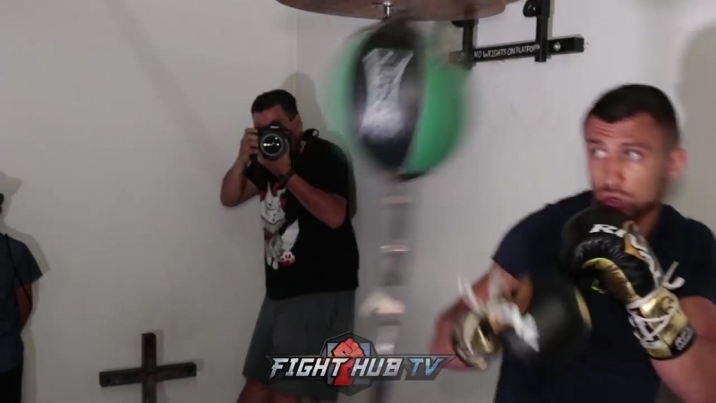 VASYL LOMACHENKO SHOWS CRAZY ACCURACY W COMBINATIONS ON DOUBLE END BAG FOR JORGE