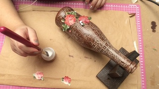 Garrafa reciclada/pintura rolinho de cortia/decoupage