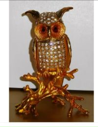 Ювелир карат кулон золотая сова. Брошь сова золото. Завод золотая сова кемерово. Золотая сова статуэтка. Золотая сова статуэтка.