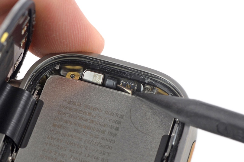 APPLE WATCH ULTRA НАДЕЖНЫ И ФУНКЦИОНАЛЬНЫ, НО ТЕХНИЧЕСКИЙ ГИГАНТ ПО-ПРЕЖНЕМУ ОСТАВЛЯЕТ МНОГО ВОЗМОЖНОСТЕЙ ДЛЯ ОБЛЕГЧЕНИЯ РЕМОНТА., изображение №12