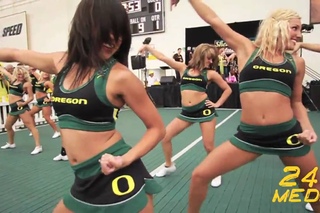 University of Oregon Cheerleader Live Pre Game Performance U of O vs. Purdue 2009