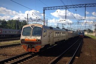 Электропоезд ЭД4М-0271 и ЭД4М-0302