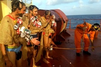 Бог моряков при переходе экватора. Пересечение экватора. День нептуна на корабле. Сертификат за пересечение экватора. Пересечение экватора традиция моряков.