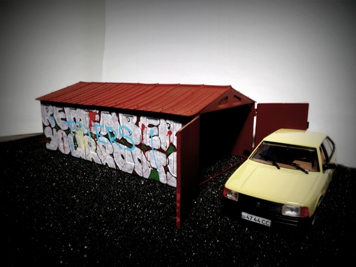 масштабный гараж. диорамы автомастерских. гараж моделька. макет гаража. гараж для моделей 1 43.