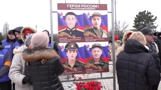 Новые имена Аллеи Героев. Вечерний Ейск от